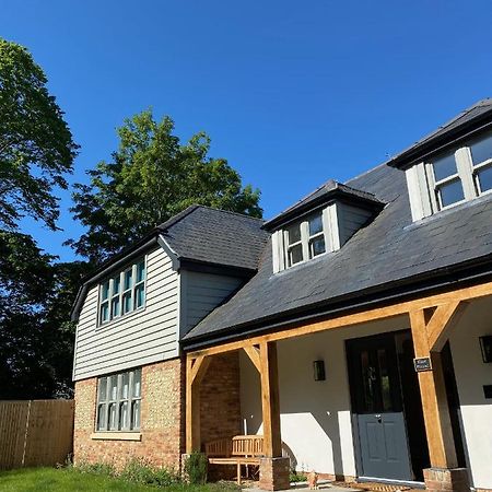 Flint House - Goodwood Events Bed and Breakfast Chichester Eksteriør billede