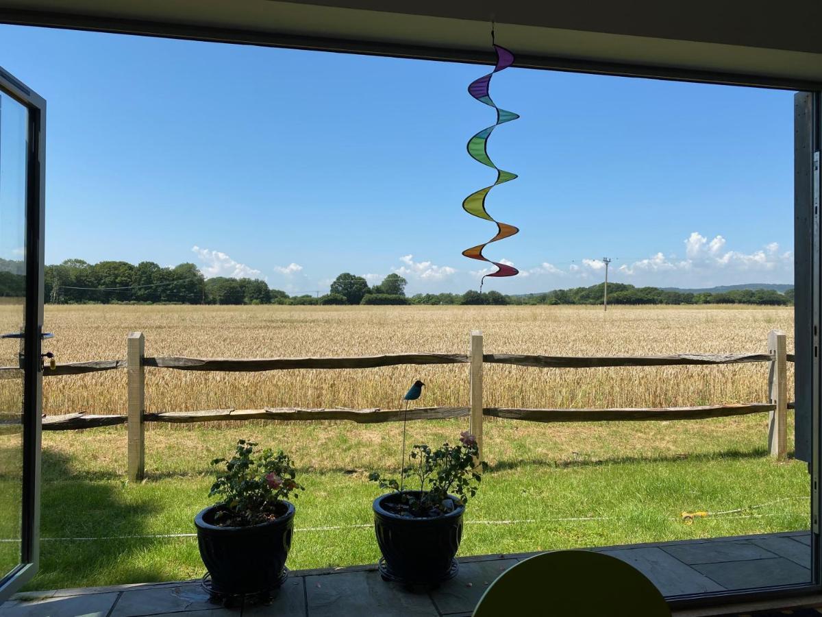 Flint House - Goodwood Events Bed and Breakfast Chichester Eksteriør billede