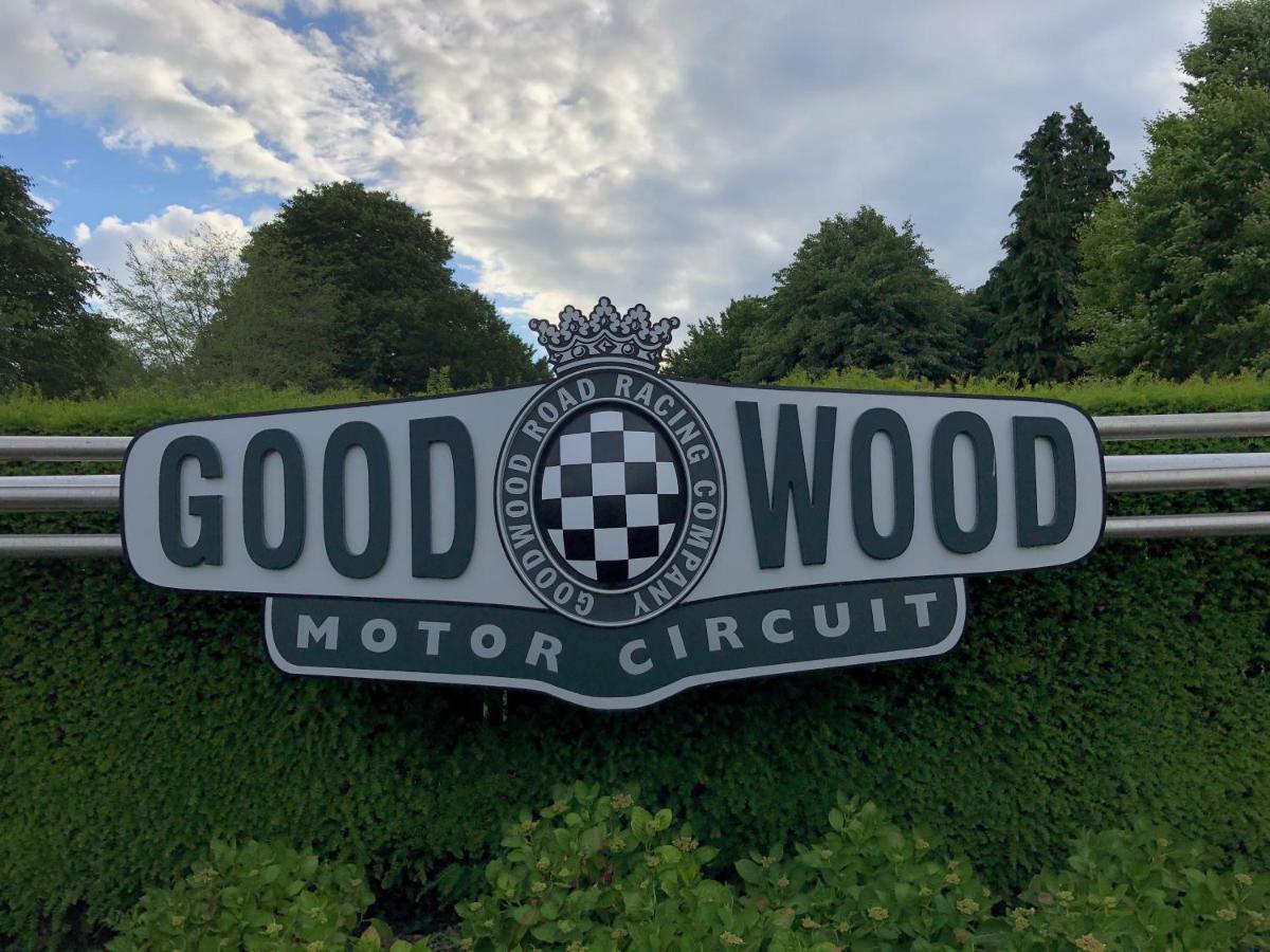 Flint House - Goodwood Events Bed and Breakfast Chichester Eksteriør billede